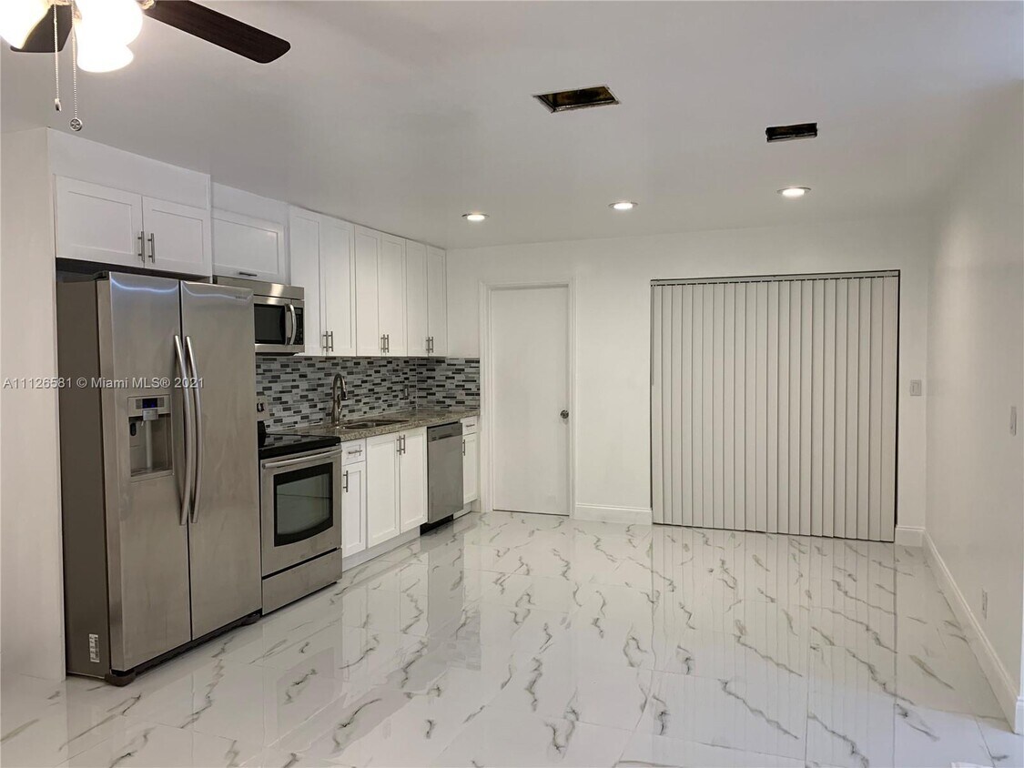 Foto principal - 5000 SW 92nd Terrace