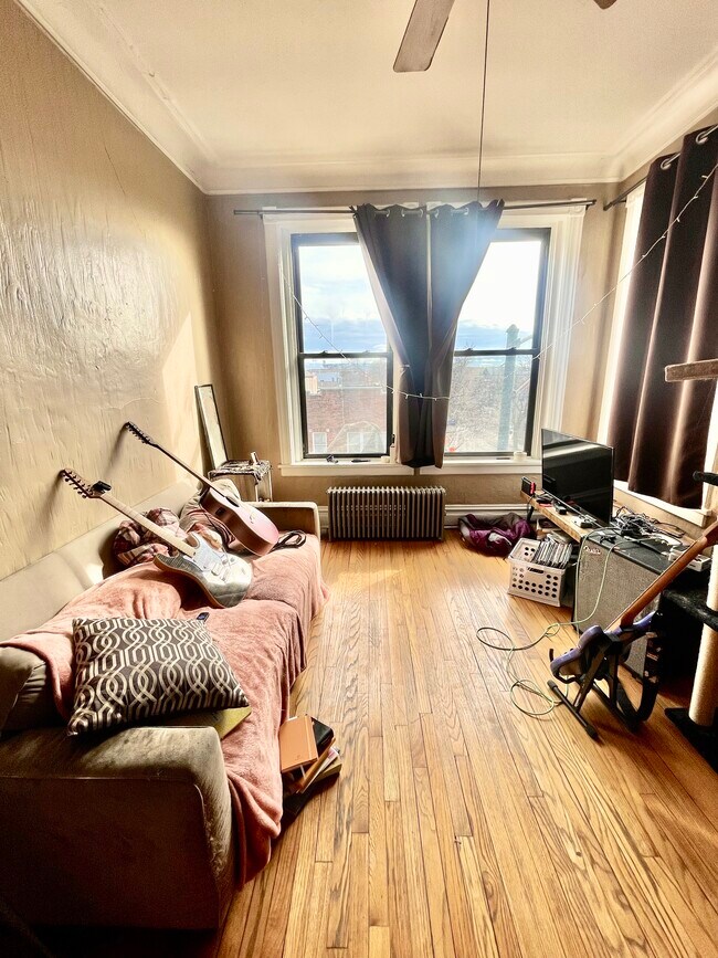 Building Photo - 258 W 31st St