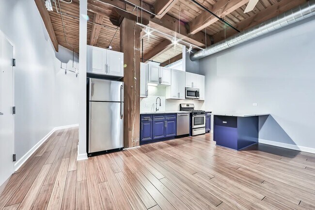 Building Photo - 1500 W Monroe St