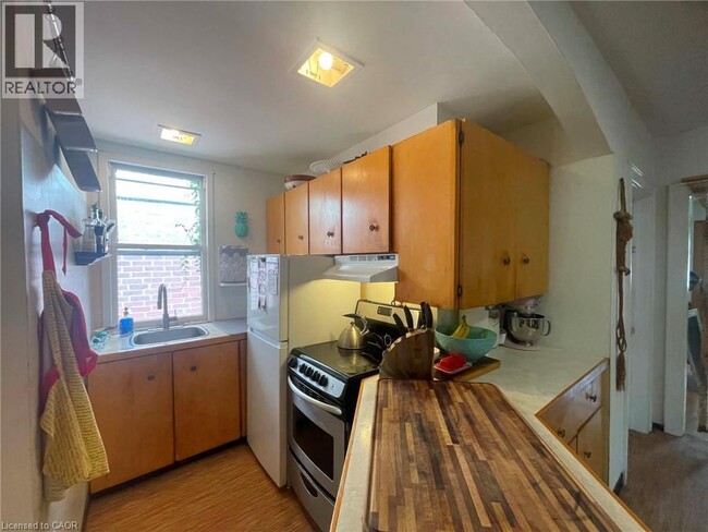 Building Photo - 270 W 18th St