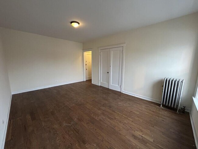 Foto del edificio - 0 bedroom in Chicago IL 60646