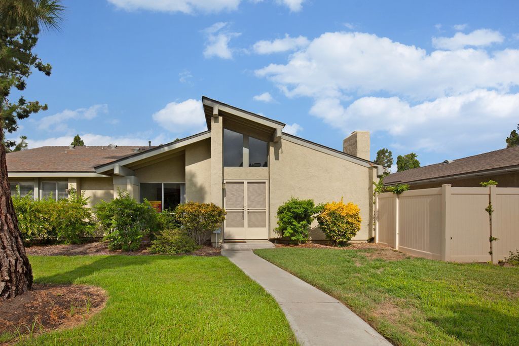 Foto principal - Two Bedroom Condo in Oceanside!!