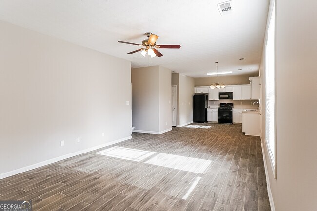 Building Photo - 128 Parkway Dr