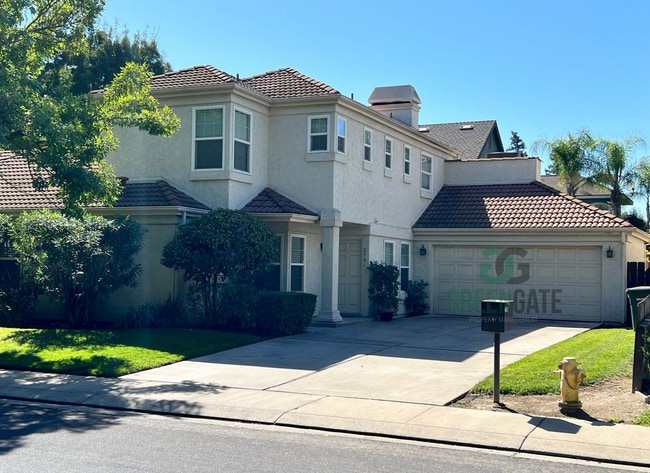 Building Photo - 2701 Marina Dr