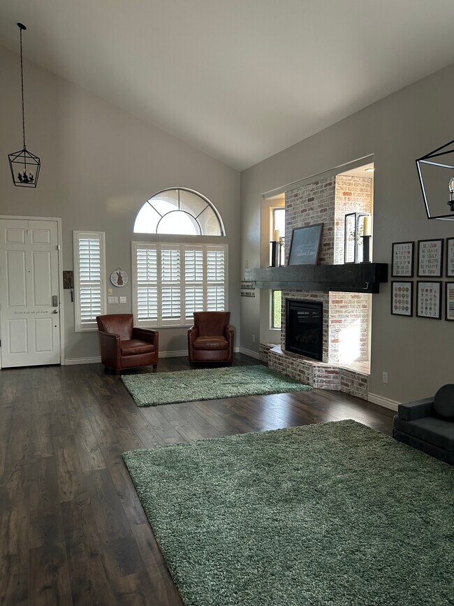 Building Photo - 4866 S Emery Cir