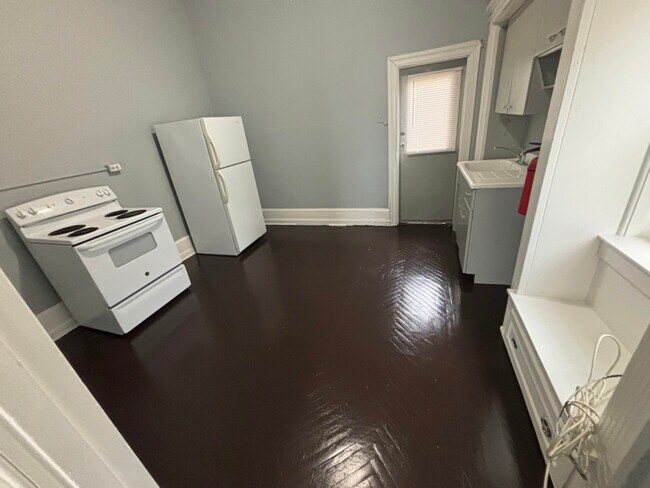 Photo - 811 W Main St Apartment