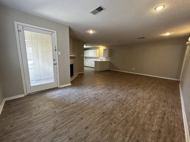 Building Photo - Beautiful 2/2 Townhouse in South Lubbock