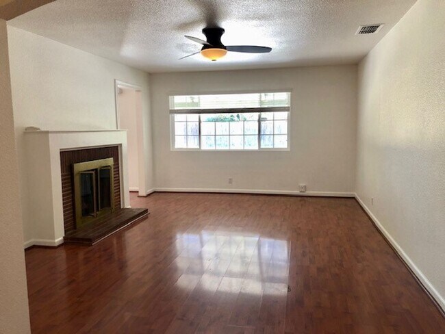Foto del edificio - Nice 3 bed, 2 bath home in Carmichael