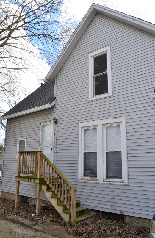 Building Photo - 1030 Lake Ave