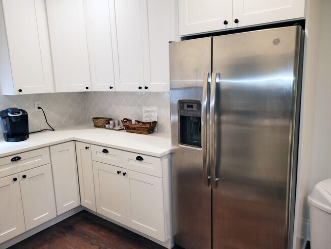 Building Photo - 422 N Palmway