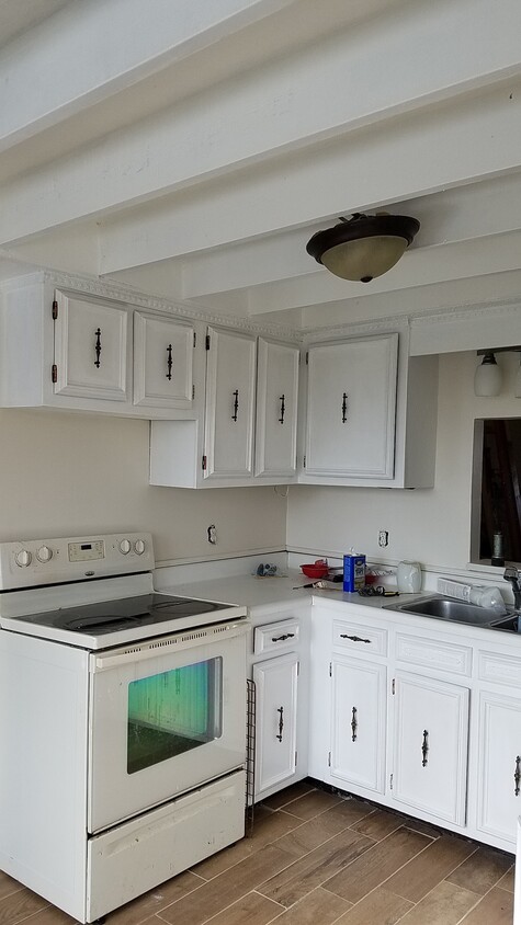 181 Unit 1 Kitchen - 181 Alpine Heights Rd