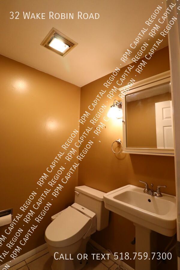 Foto del edificio - 32 Wake Robin Rd