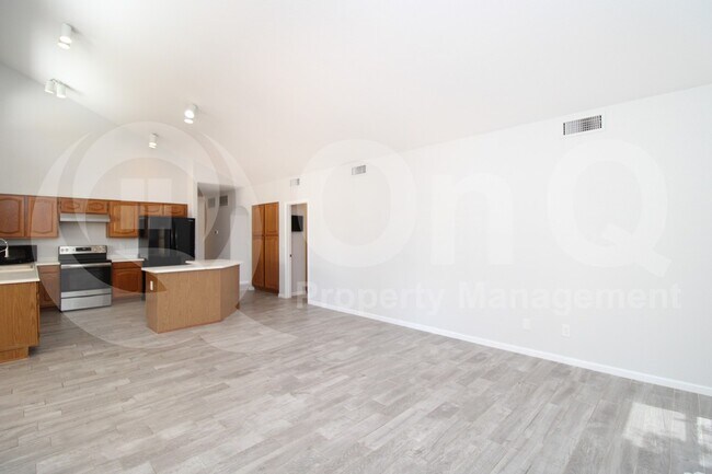 Foto del edificio - 1047 W Lakeridge Dr