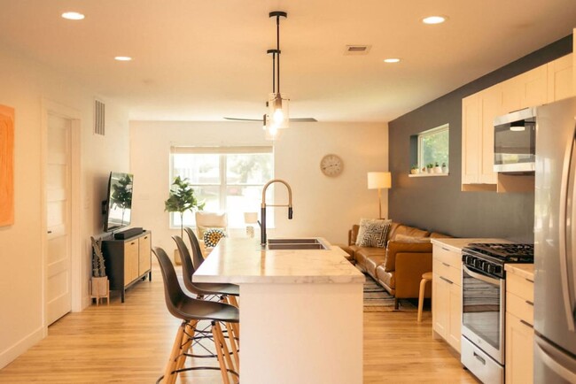 Foto del edificio - Modern three bedroom, two bath, Scandinavi...