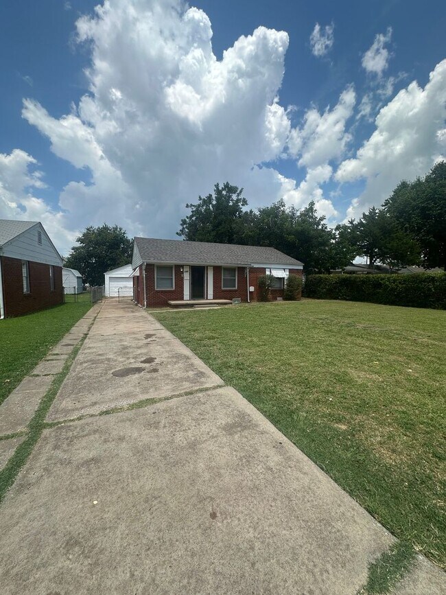 Foto del edificio - 2 Bed, 1 Bath, 1 Car Garage