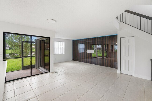 Foto del edificio - 439 NW 36th Ave