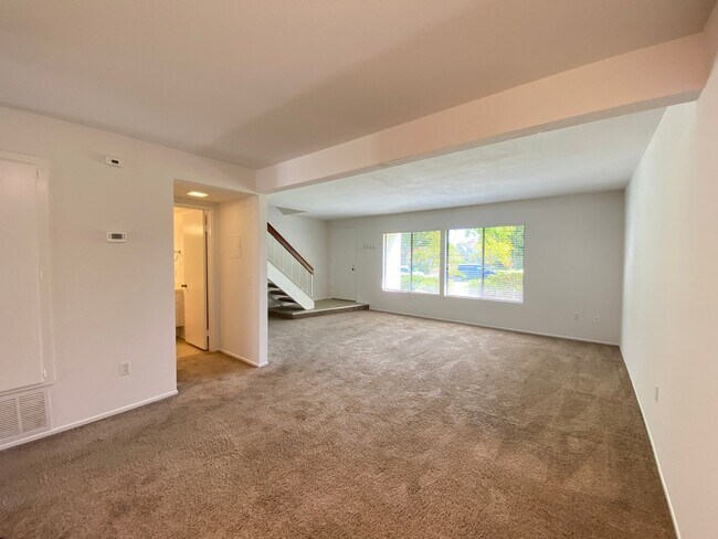 Foto del edificio - Beautiful 4BR/2.5BA Condo in Tanglewood!!!