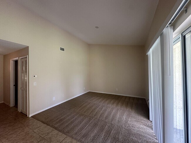 Foto del edificio - Charming 2-Bed, 2-Bath Home on Foxwood Dri...