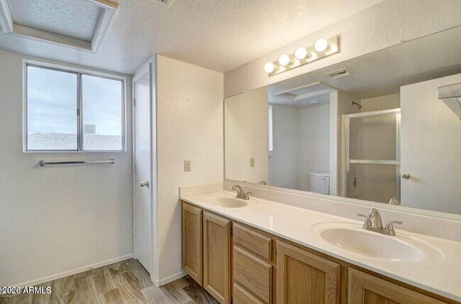 Foto del edificio - 8834 W Michelle Dr