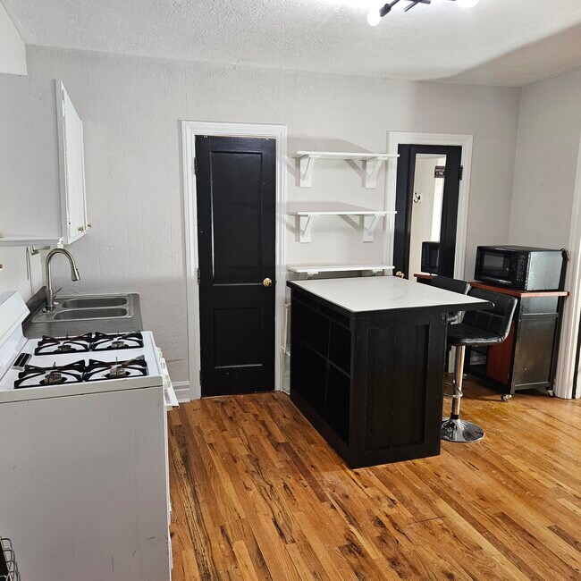 Foto del edificio - 809 Tyler St