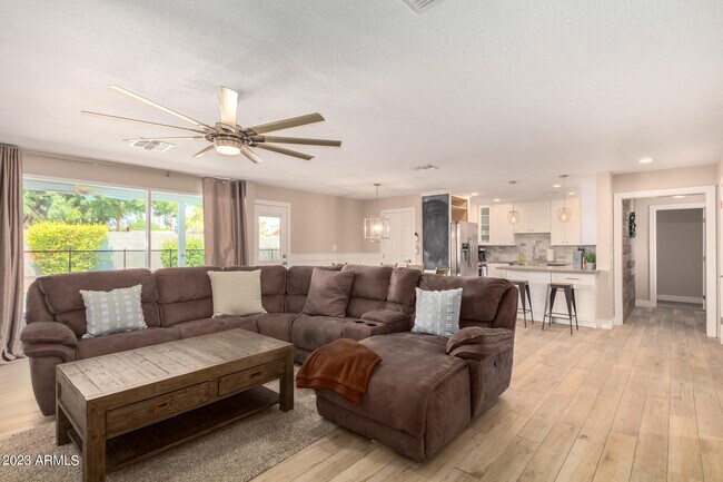 Building Photo - 2626 N 69th Pl
