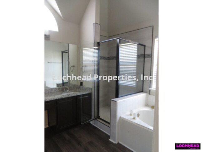 Building Photo - ****BEAUTIFUL HOME LOCATED IN THE SOUGHT O...