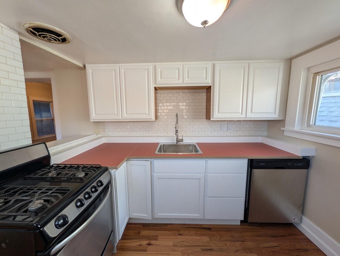 Newly refinished kitchen - 1280 Race St