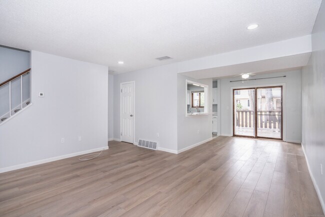 Building Photo - 123 Cottonwood Rd