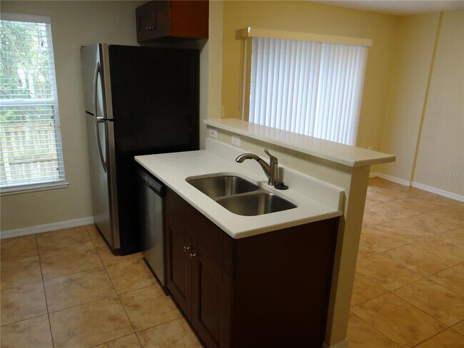 Foto del edificio - 4651 Ashburn Square Dr