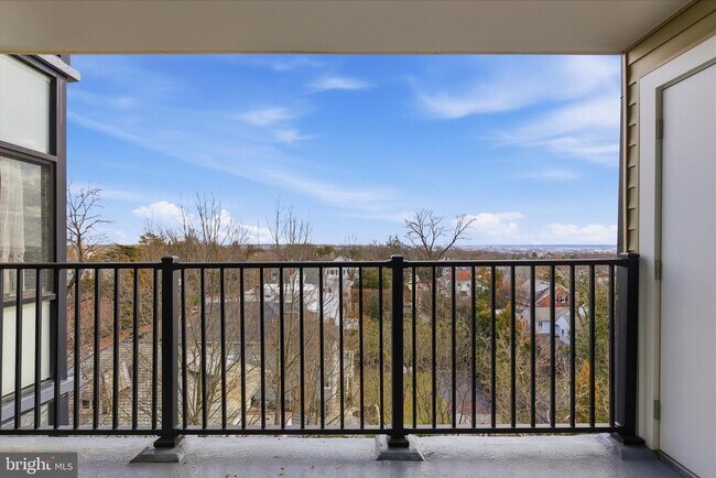 Foto del edificio - 3217 Wisconsin Ave NW