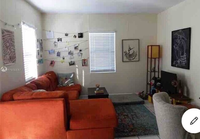 sala de estar - 1721 Rodman St