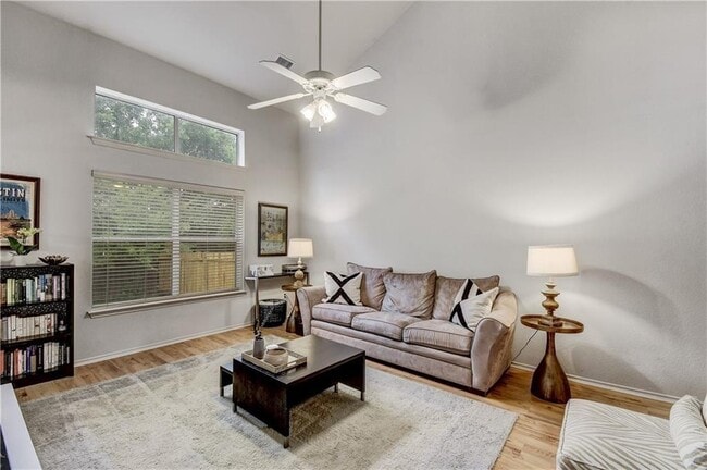 Foto del edificio - 11515 James B Connolly Ln