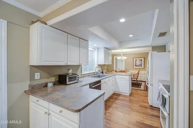 Foto del edificio - 2704 S Terrace Rd