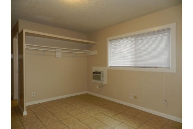 Interior Photo - 3441-3445 Altos Ave