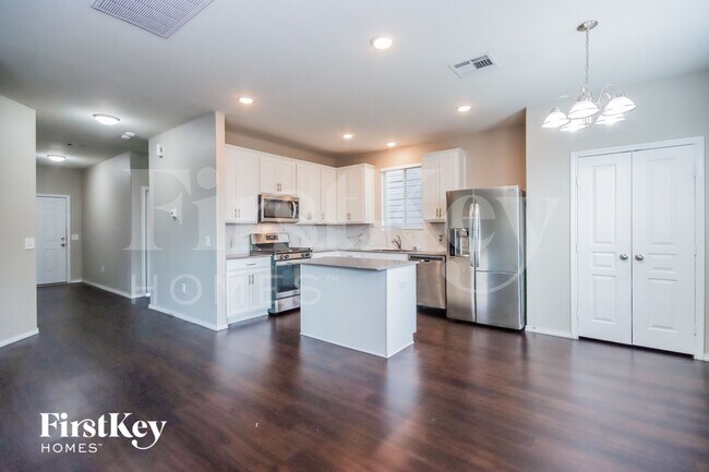 Foto del edificio - 4411 Windmill Run Dr