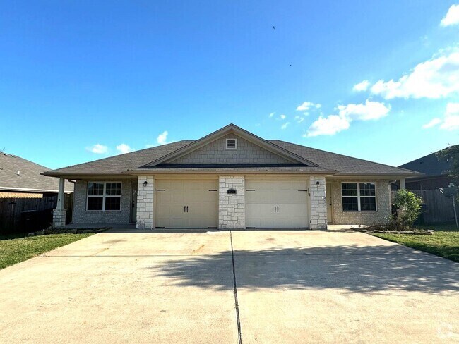Building Photo - 523 Kacie Dr