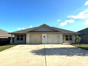 Building Photo - 523 Kacie Dr