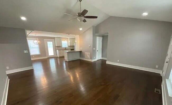 Building Photo - 6437 Roanoke Dr