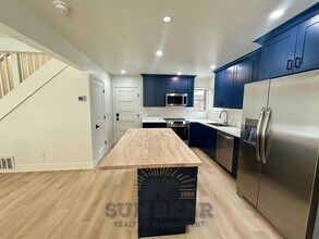 Building Photo - 207 Robin Dr