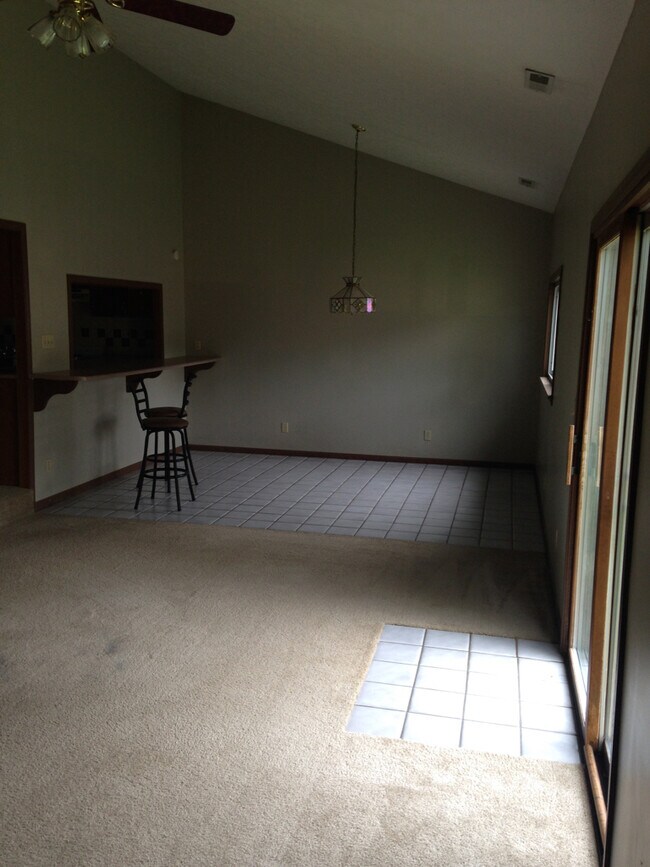 Foto del edificio - Large 4 Bed, 2 Bath Home