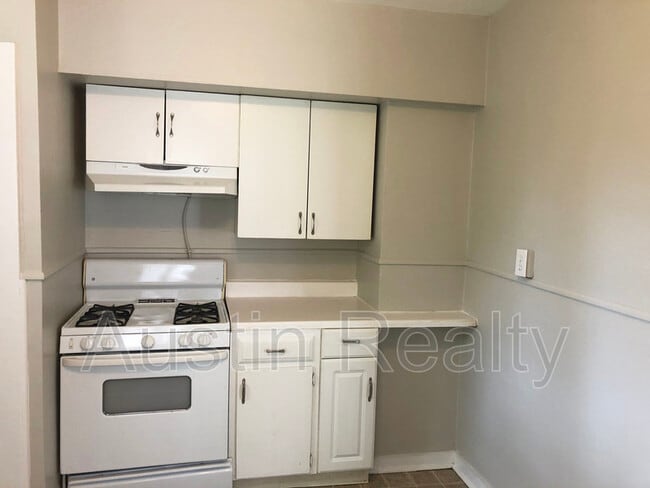 Foto del edificio - 1123 Hilltop Dr
