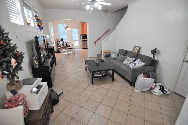 Building Photo - Incredible Location and Property!
