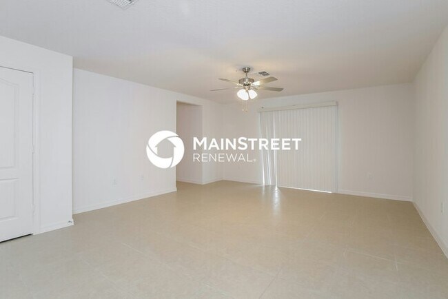 Foto del edificio - 4 Bedroom Pet-Friendly Home in Mascotte, FL with Main Street Renewal