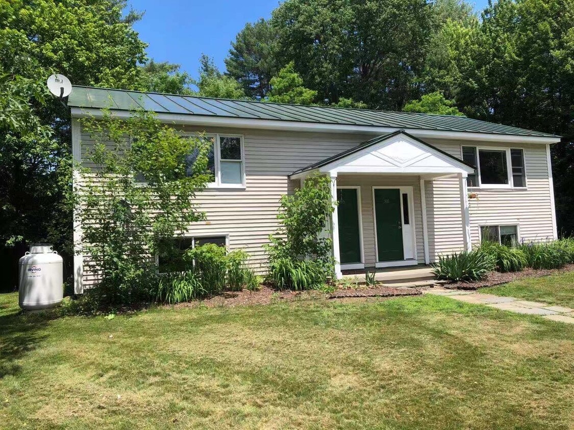 Photo - 86 Kriskarli Dr (Hartford, VT)