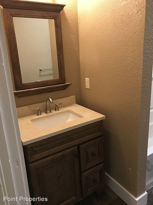 Foto del edificio - 3 br, 1 bath House - 240 E Clark St