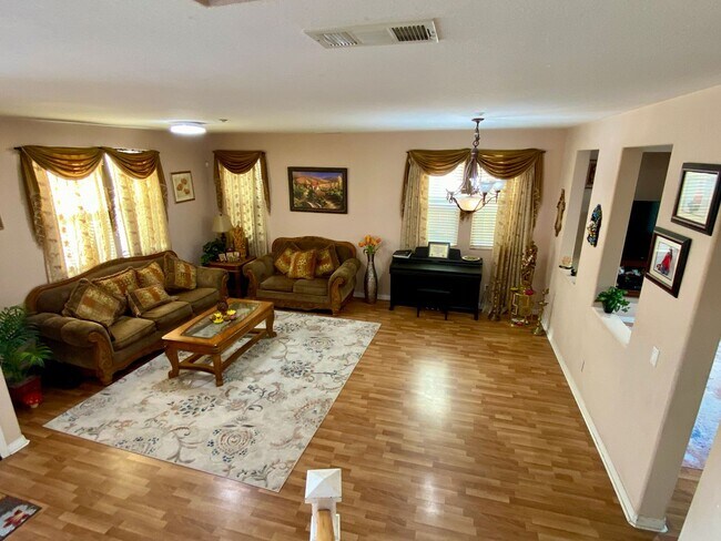 Foto del edificio - RB 4S Ranch 4br/2.5bath/yard/Garage Granite Kitchen $5490