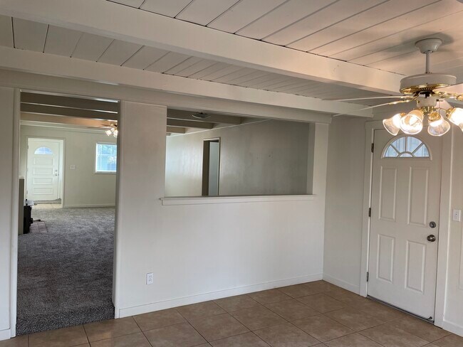 Bonus/sun room - 2353 Laredo Rd