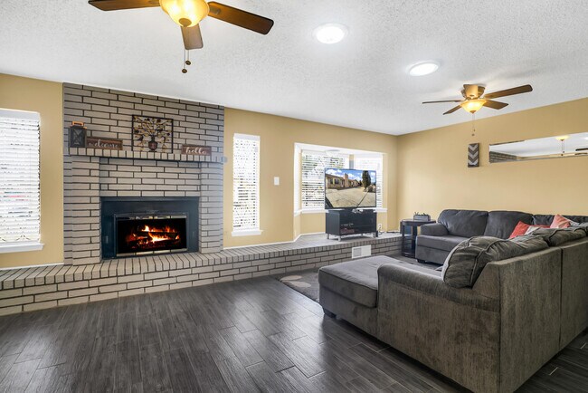 Foto del edificio - 5664 Longview Dr