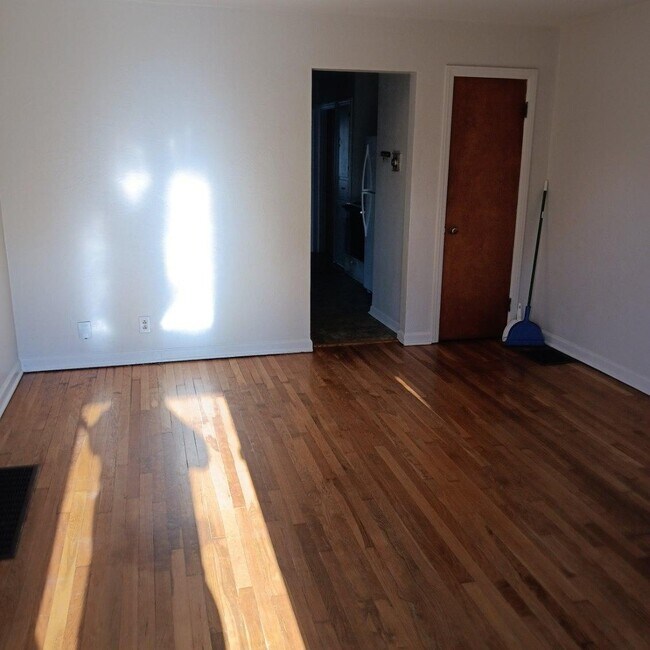 Building Photo - 1804 Fauver Ave
