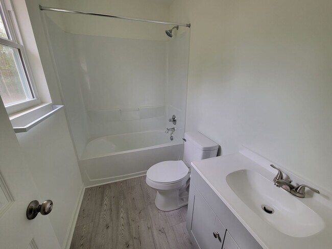 Building Photo - Price Reduced!! Three bedroom house in Cum...